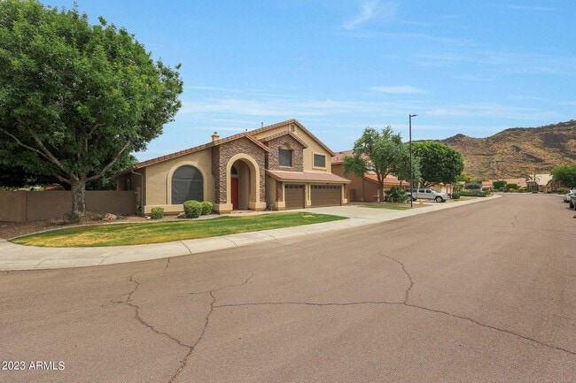 property at 5328 W Mohawk Ln
