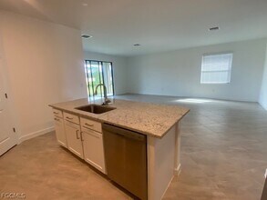 11211 Timber Creek Dr in Ft. Myers, FL - Building Photo - Building Photo