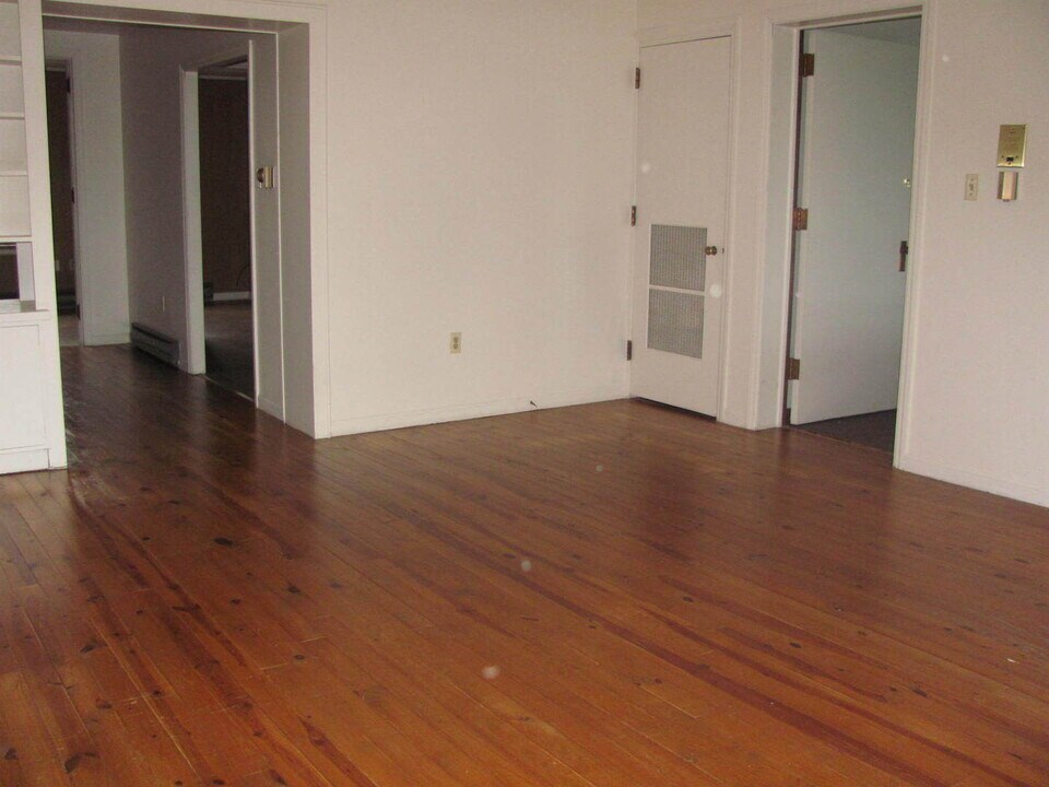 207 Diamond Blvd in Johnstown, PA - Building Photo