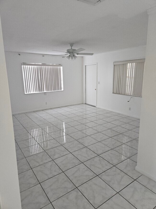 348 S Federal Hwy in Dania Beach, FL - Building Photo - Building Photo
