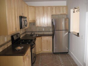 21 Saint Lukes Rd, Unit 3 in Boston, MA - Foto de edificio - Building Photo