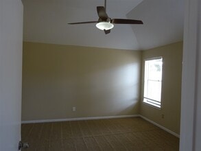 12406 Westwold Dr in Tomball, TX - Foto de edificio - Building Photo