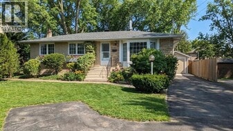 2277 Fassel Ave in Burlington, ON - Building Photo