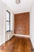 Avenue B, Unit 5D in New York, NY - Building Photo - Building Photo