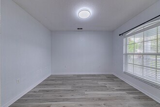 1176 Lake Pl Ct in Lakeland, FL - Foto de edificio - Building Photo