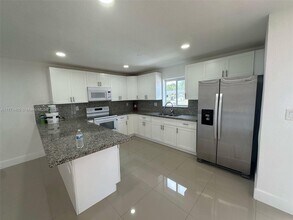 11722 SW 168th Terrace in Miami, FL - Building Photo - Building Photo