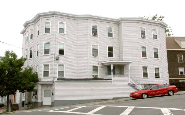 121 High Rock St in Lynn, MA - Foto de edificio