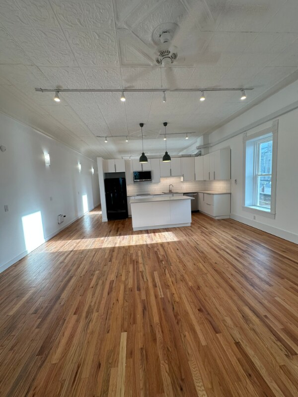 204 W Washington St in Monticello, IL - Building Photo - Building Photo