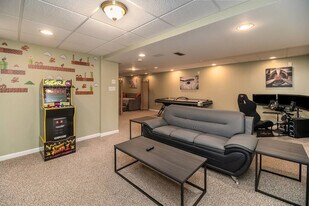 2364 Shiloh Dr, Unit SI ID1323713P in Aurora, IL - Building Photo