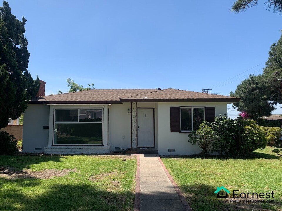 9802 E Camino Real Ave in Arcadia, CA - Building Photo