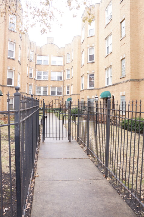 5022 N Springfield Ave, Unit 28-1E in Chicago, IL - Building Photo