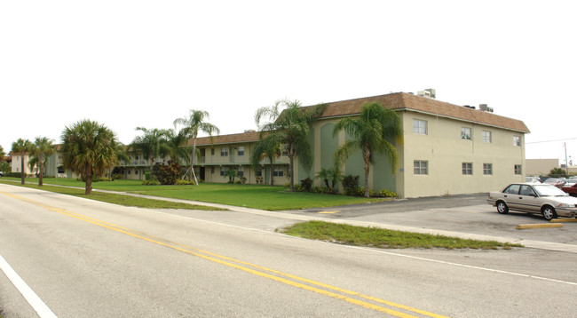 Broadway Apartments in Lantana, FL - Building Photo - Building Photo