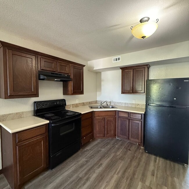 139 New Dallas Hwy in Lacy Lakeview, TX - Building Photo - Building Photo