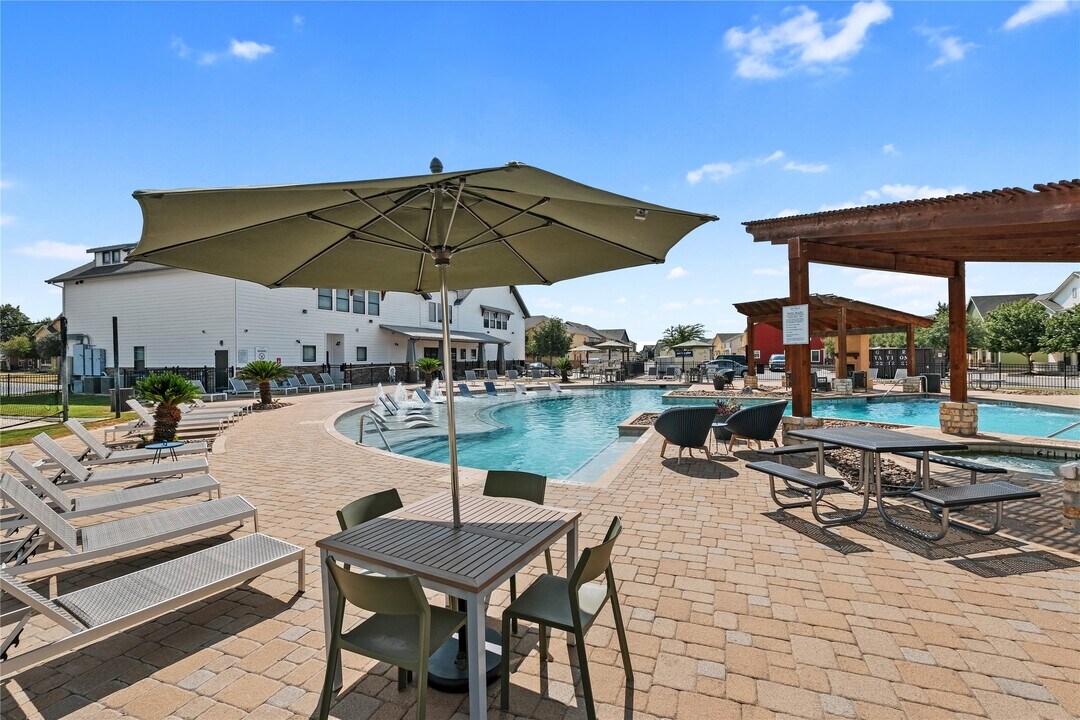 6607 Steamboat in San Antonio, TX - Building Photo