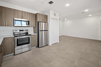 1295 W 69th St in Hialeah, FL - Building Photo - Building Photo