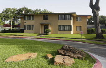 Lawndale Village in Houston, TX - Building Photo - Building Photo