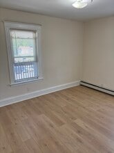 661 Front St, Unit 3F in Woonsocket, RI - Foto de edificio - Building Photo