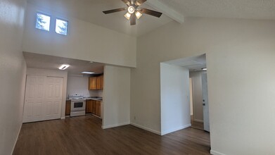 4300 Sunset Blvd in Renton, WA - Building Photo - Building Photo