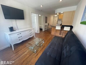 626 Tenth Avenue in New York, NY - Building Photo - Building Photo