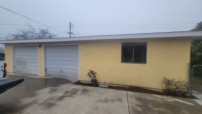 1012 Jacober Ave in Bakersfield, CA - Building Photo - Building Photo