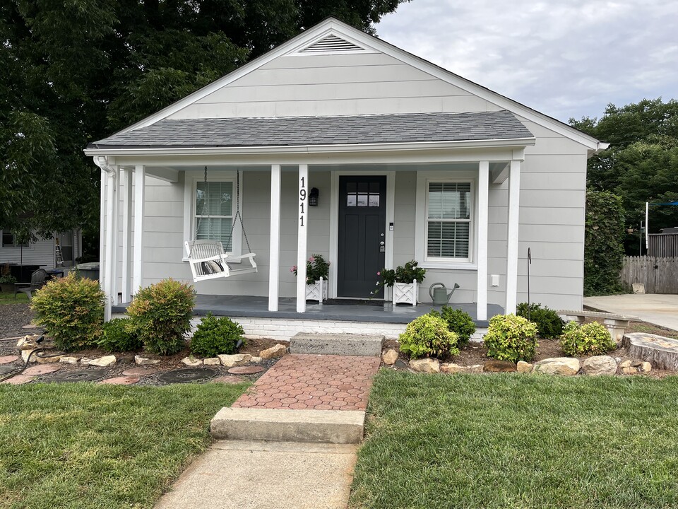 1911 Palm St in Greensboro, NC - Building Photo