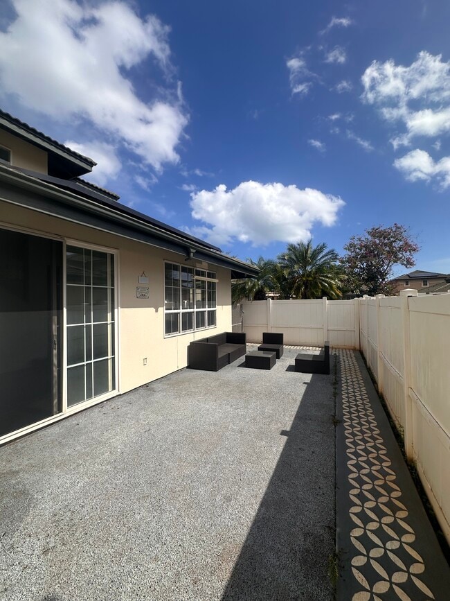 91-1043-1043 Mamaka St