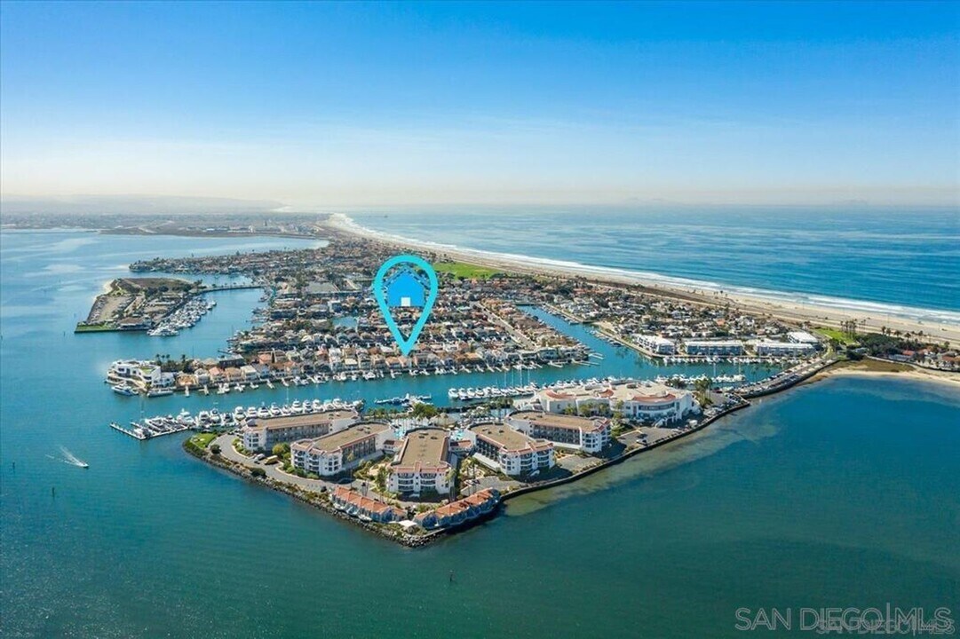 39 The Point in Coronado, CA - Building Photo