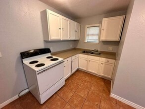 306 Lake Rd in La Marque, TX - Building Photo - Building Photo