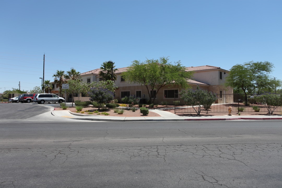 Dina Titus Estates in Las Vegas, NV - Building Photo