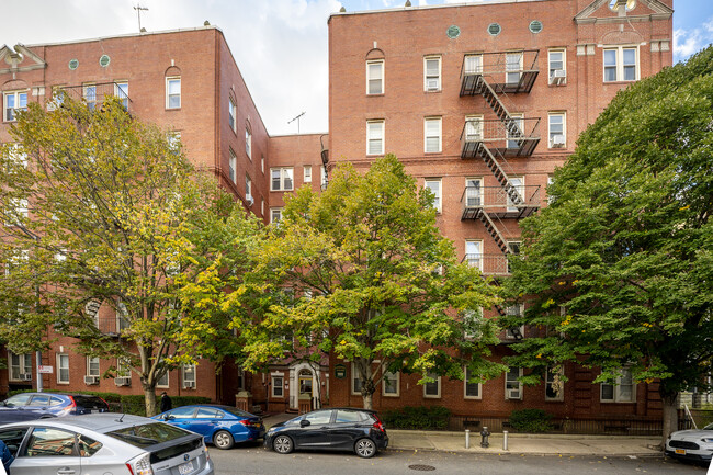 Anshel House in Brooklyn, NY - Foto de edificio - Building Photo