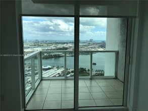 253 NE 2nd St in Miami, FL - Building Photo - Building Photo