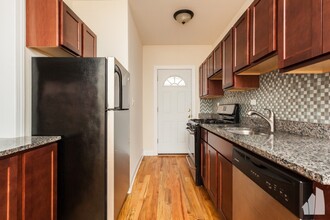 624 W Cornelia Ave, Unit 2BD in Chicago, IL - Building Photo - Building Photo