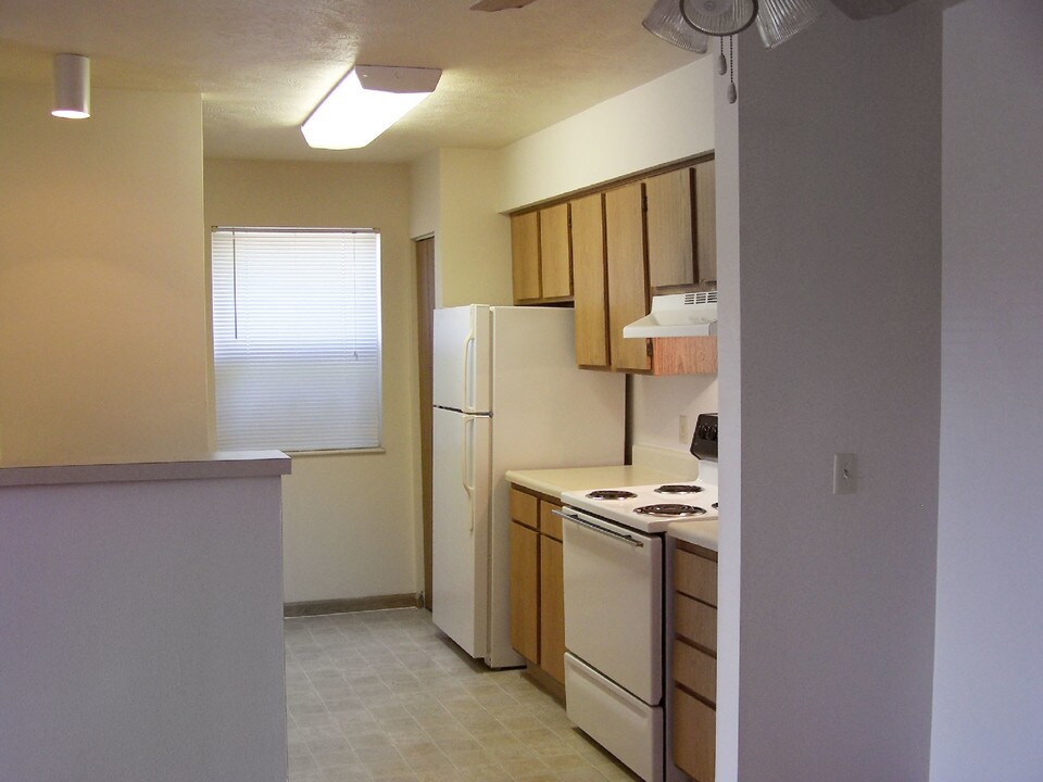Falcon Woods Apartments in Holland, MI - Building Photo