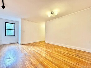 102-17 64th Rd in Queens, NY - Foto de edificio - Building Photo