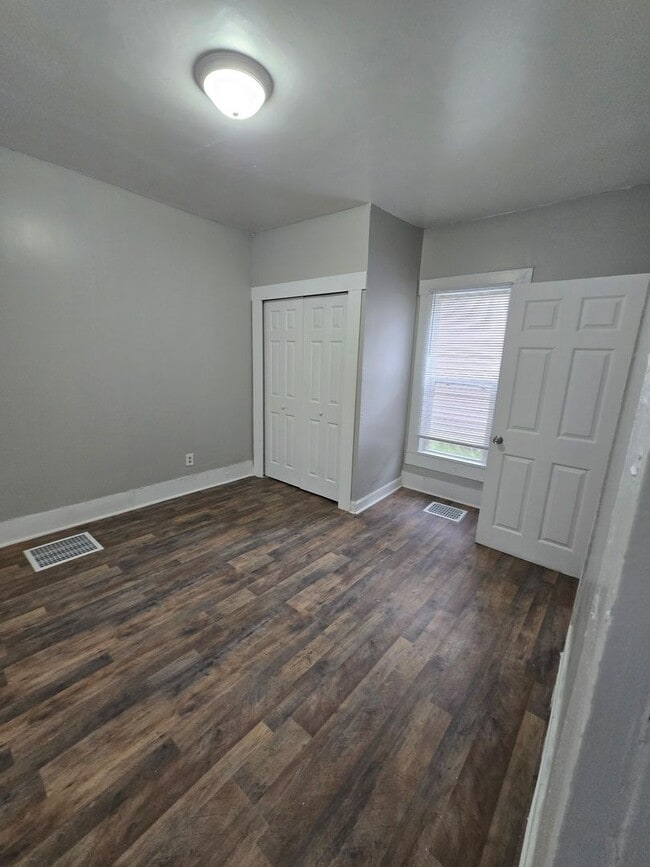 property at 2207 S Walnut St