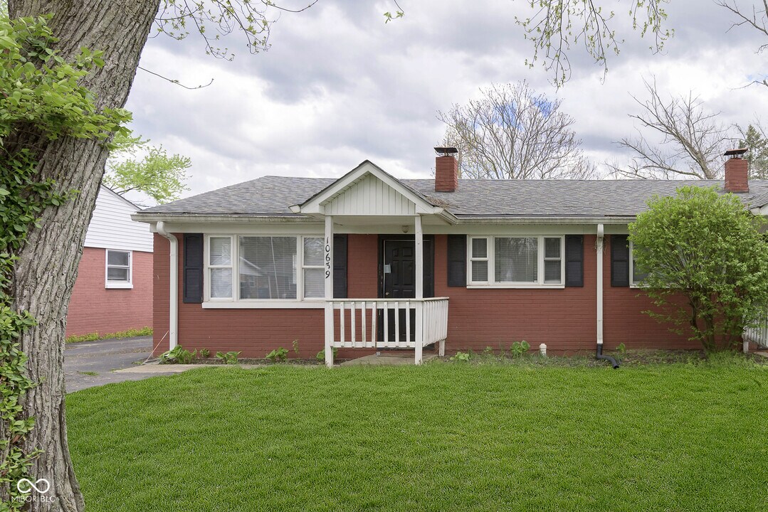 10639 Broadway Ave in Indianapolis, IN - Building Photo