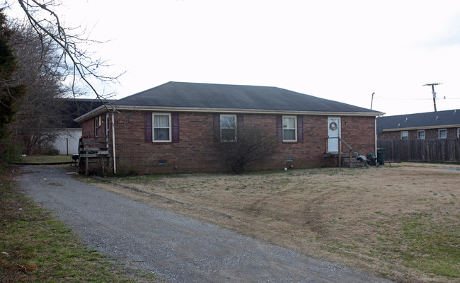 735 Longhollow Pike in Gallatin, TN - Building Photo - Building Photo