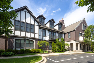 Winngate Condominiums in Winnetka, IL - Foto de edificio - Building Photo