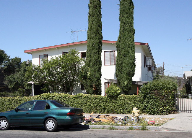 905 N Ardmore Ave in Los Angeles, CA - Foto de edificio - Building Photo