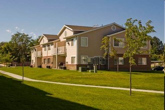 Willow Park Apartments in Salt Lake City, UT - Building Photo - Building Photo