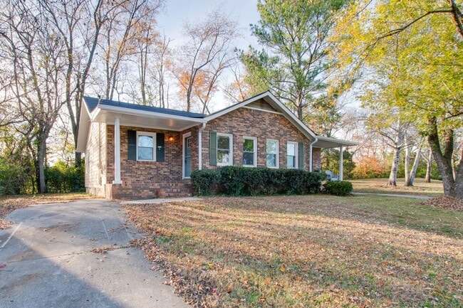 2705 Wilson Dr NW in Huntsville, AL - Building Photo - Building Photo