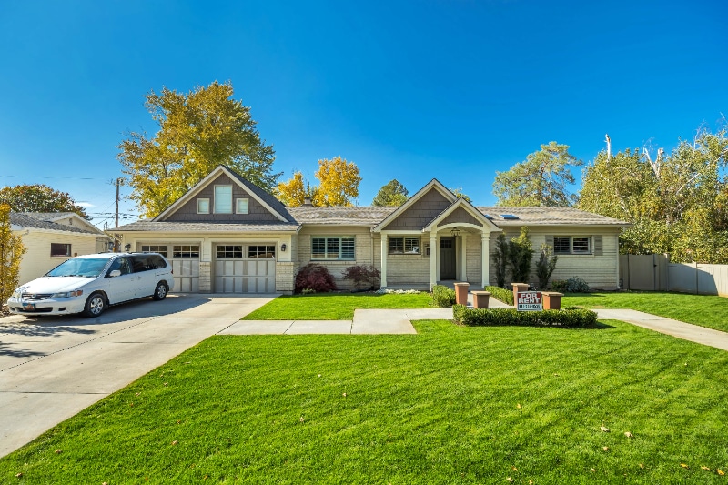 3998 S Oliver Dr in Holladay, UT - Foto de edificio