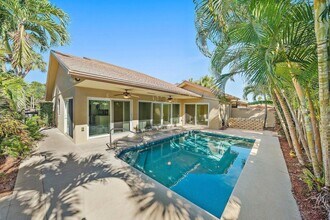 118 Knoll Way in Jupiter, FL - Building Photo - Building Photo