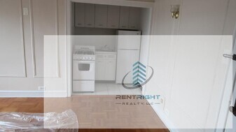 1209 W Sherwin Ave, Unit 1209 -312 in Chicago, IL - Building Photo