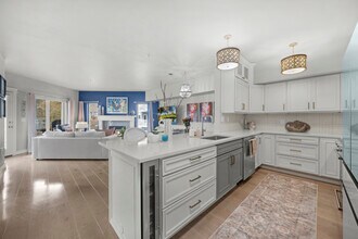 6125 NE 175th St, Unit N202 in Kenmore, WA - Foto de edificio - Building Photo