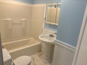 30 Pearl St, Unit 1 in Bainbridge, NY - Foto de edificio - Building Photo