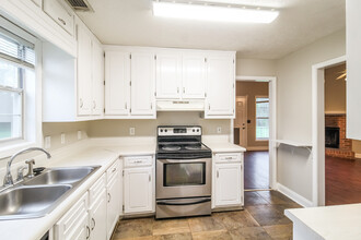 1332 Crestview Rd in Winder, GA - Building Photo - Building Photo