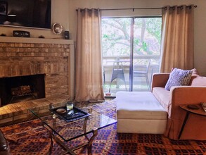 7640 W Greenway Blvd, Unit 3k in Dallas, TX - Building Photo - Building Photo