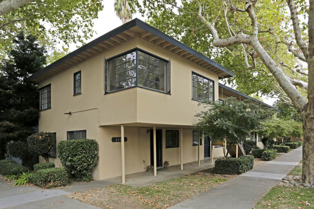 2126 17th St in Sacramento, CA - Foto de edificio