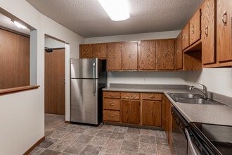 Valley Creek West in Golden Valley, MN - Foto de edificio - Interior Photo